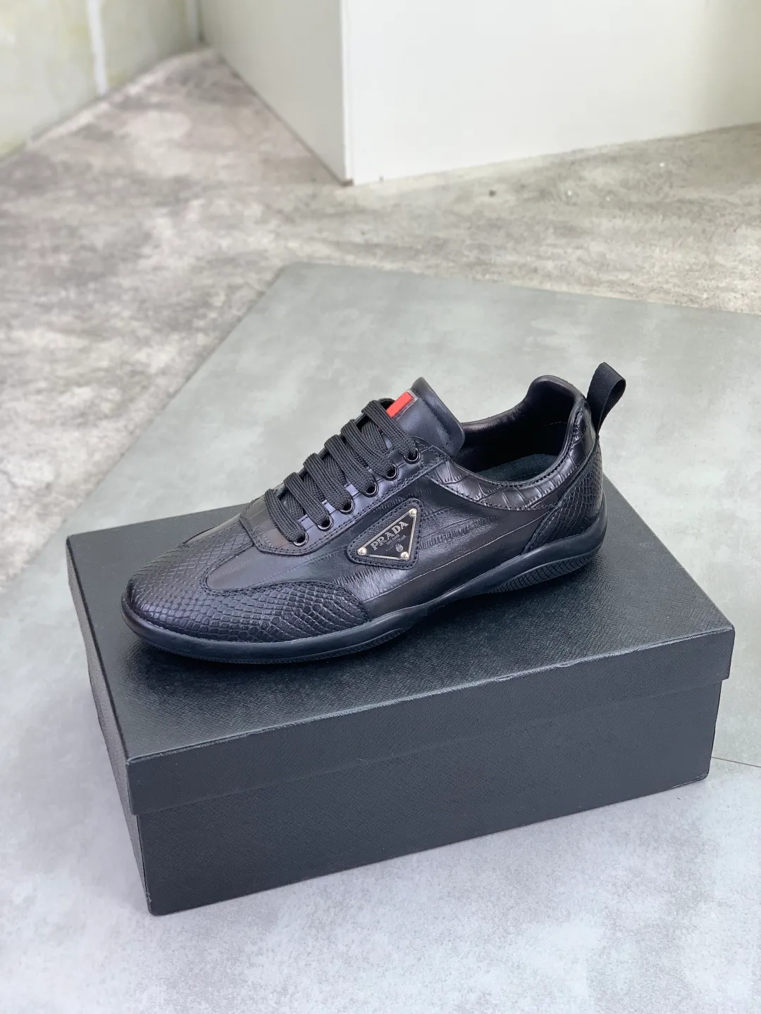 Men's Men's Shoes P400💰[New Style] The latest classic model of high-quality PRADA breathable and comfortable men's shoes is now on the official website, 1:1 copied, synchronized in Hong Kong, and on the same catwalk; all made of calfskin with breathable mesh fabric ➕Imported soft and comfortable sheep Leather lining, 🍡🍡original rubber outsole is non-slip and wear-resistant; comfortable to wear, attractive style, fine workmanship, and simple and neat shoe last, showing a man's courage and toughness, 👍size 38 to 44; 3⃣️colors🉑️ to choose from